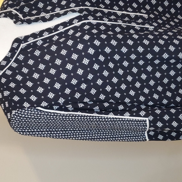 LOFT Beautiful Navy & White Top! ๐๐๐ - Picture 3 of 11